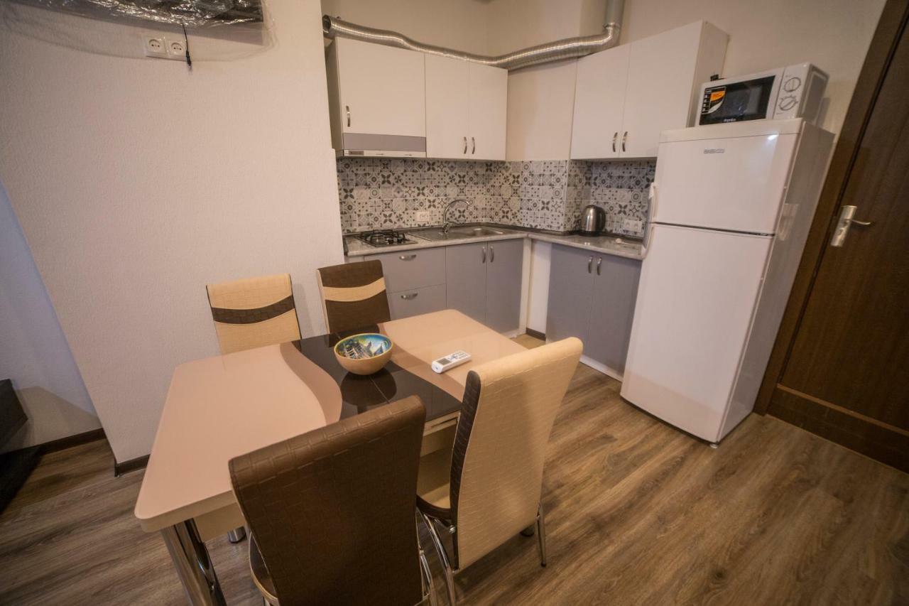 Your Apartment In This City N2 Tbilisi Esterno foto